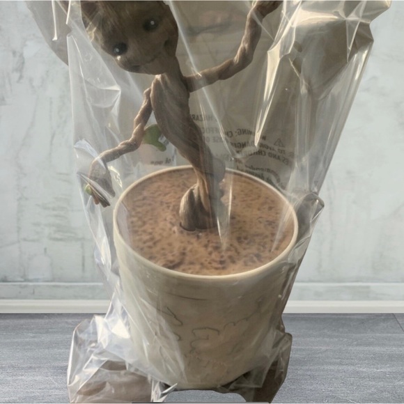 Walt Disney World Guardians Of The Galaxy Baby Groot Cup w/Straw  NEW… - Picture 2 of 6